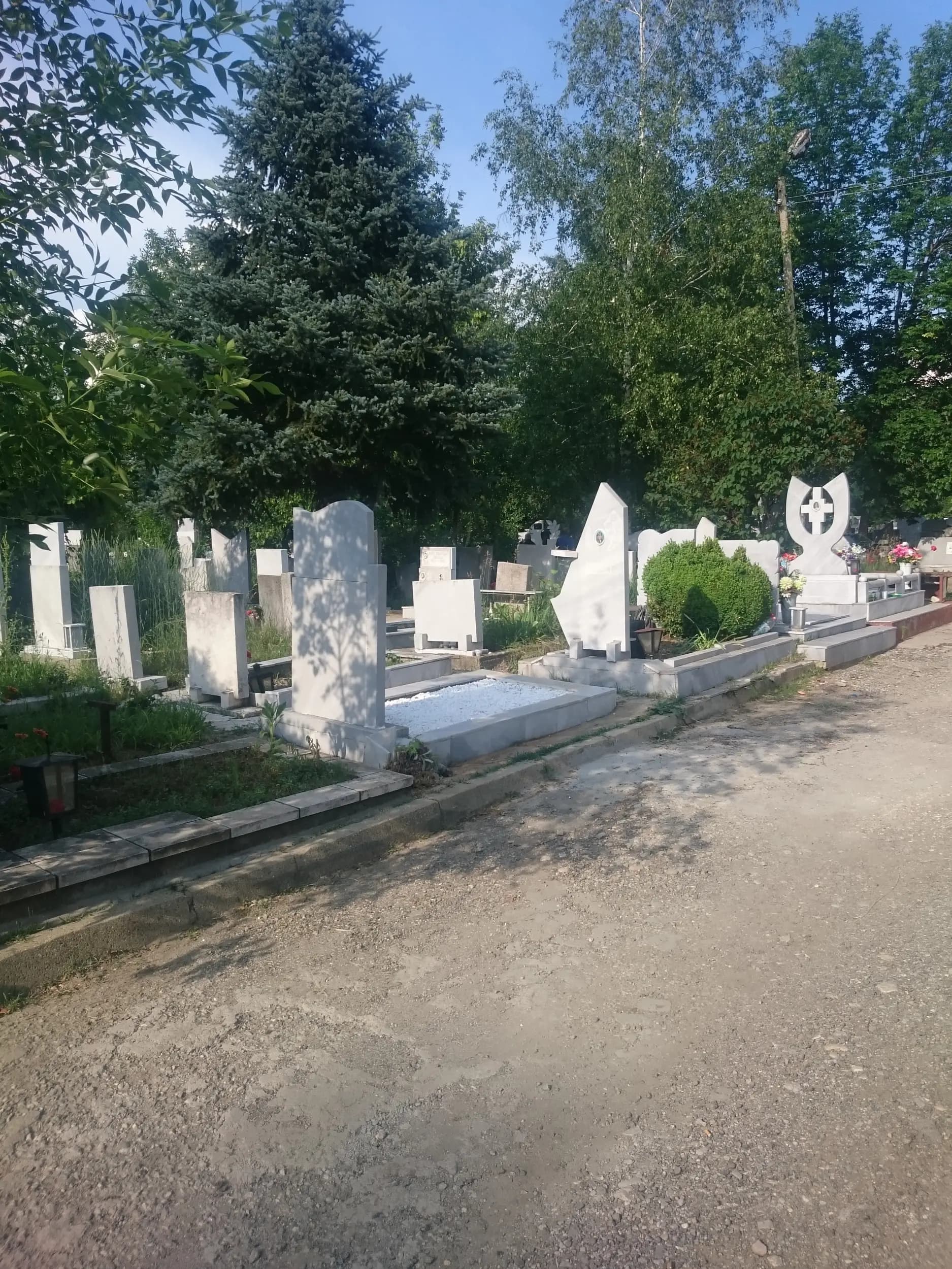 Гробищен парк Дупница