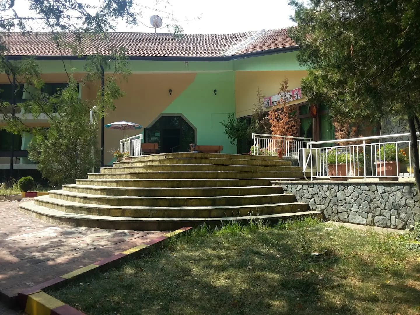 Hotel Genesis