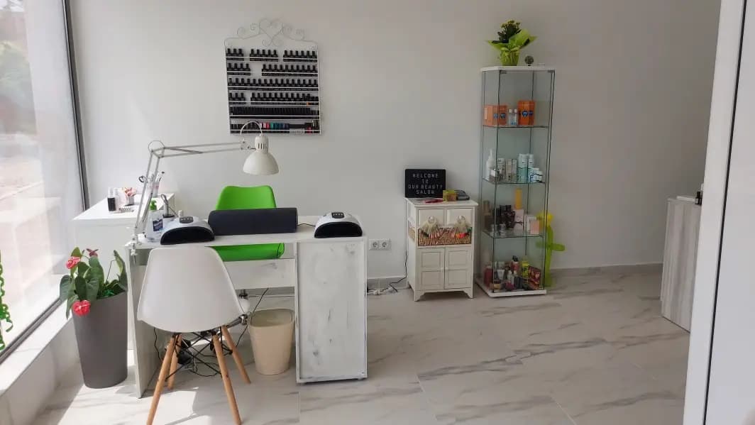 Zori Mladenova - Professional Beauty Care | Студио за красота Мездра | Маникюр | Педикюр | Мигли | Епилация