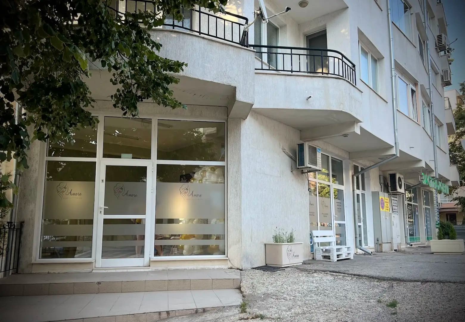 Amore Beauty House