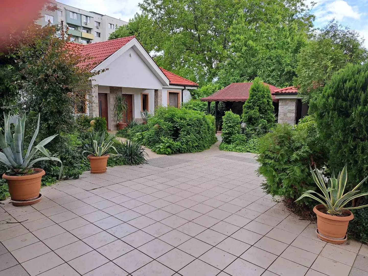 Stariya oreh pool & garden
