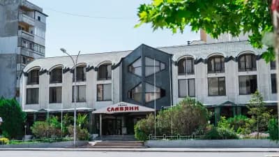 Хотел Славяни