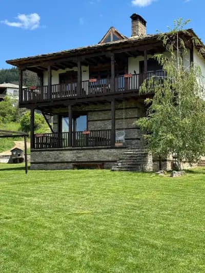Leshten Guest Homes "Venny, Hope and Love"