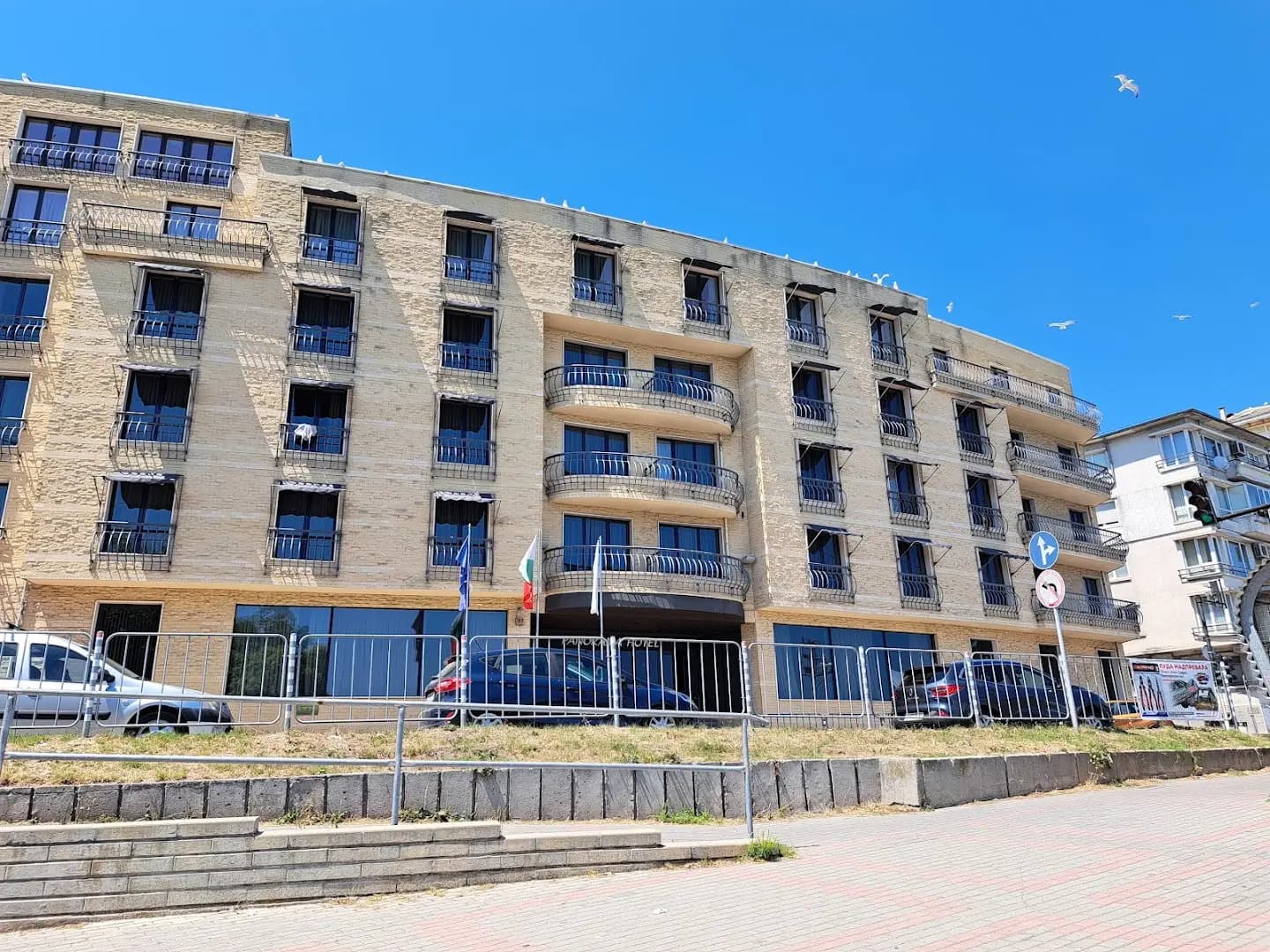 Panorama Hotel - Free EV Charging Station