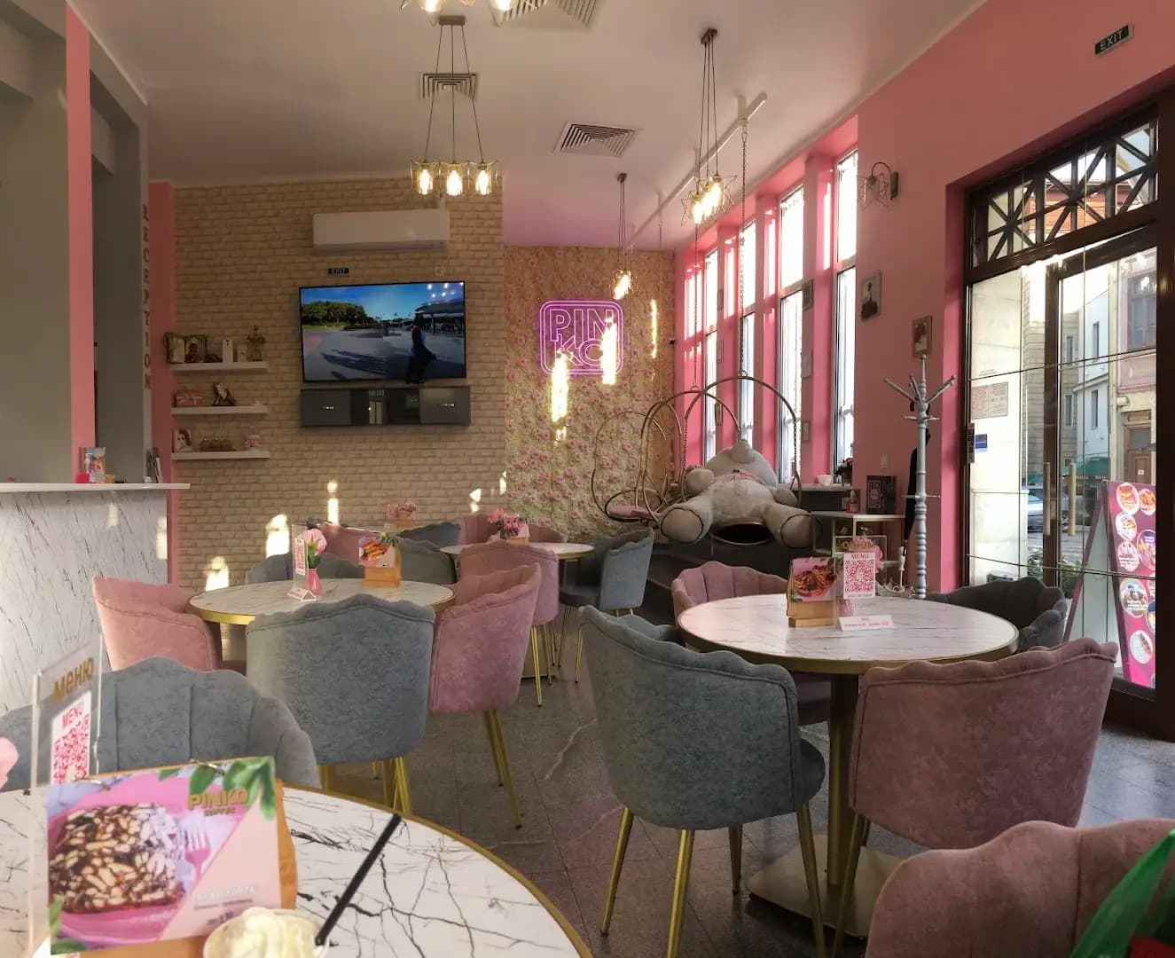 Pinko Lounge Cafe & Bar