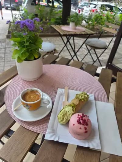 Cakery à la Bakery, Pastry & Coffee shop