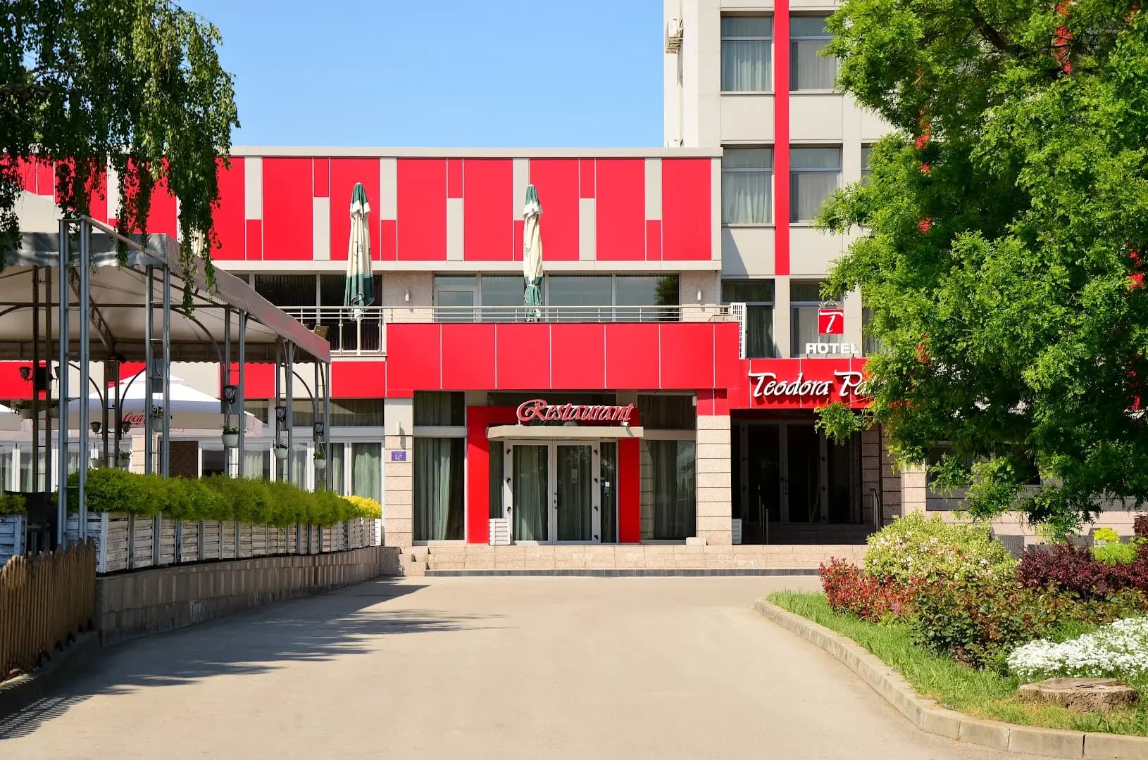 Хотел Теодора Палас