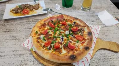 Пицария „Амичи“ Левски