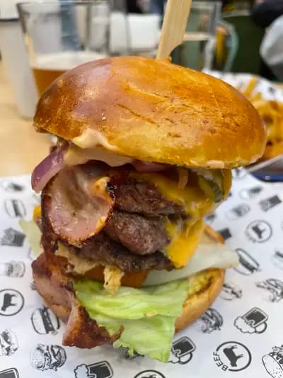Skapto Burgers, Beers and Fries Iskar