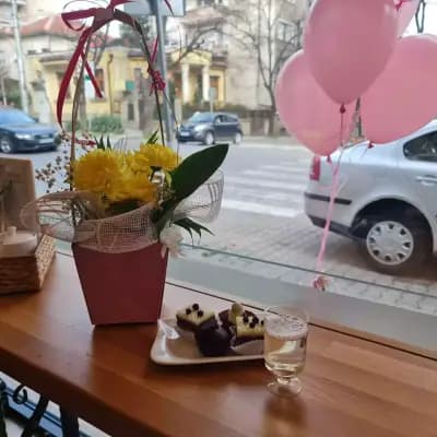 Кафе-сладкарница "КУМАНОВИ"
