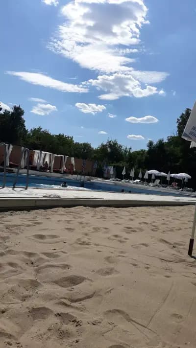 St. Tropez - pool & bar