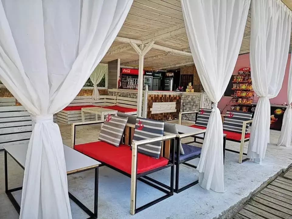 St. Tropez - pool & bar
