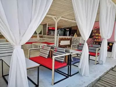 St. Tropez - pool & bar
