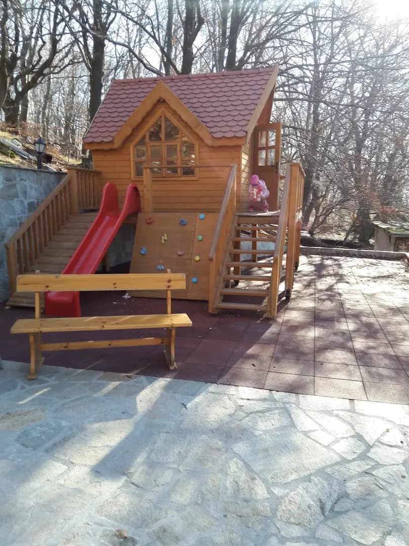 Хижа „Карандила“ в ПП „Сините камъни“