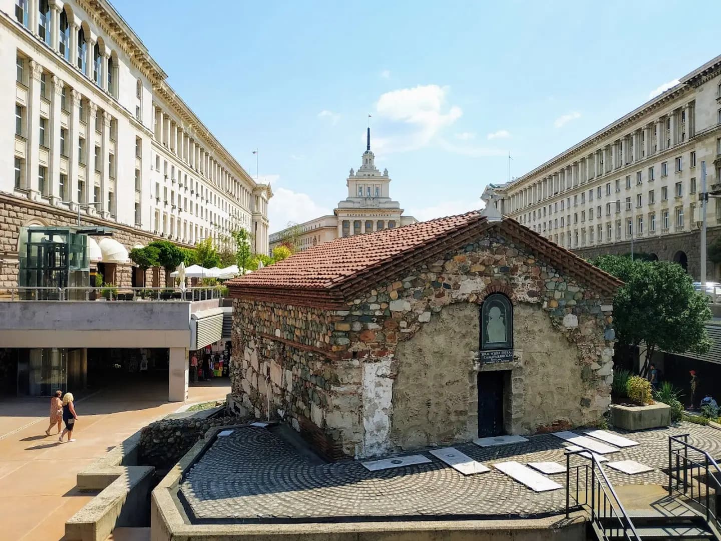 Vintage private rooms in the heart of the downtown