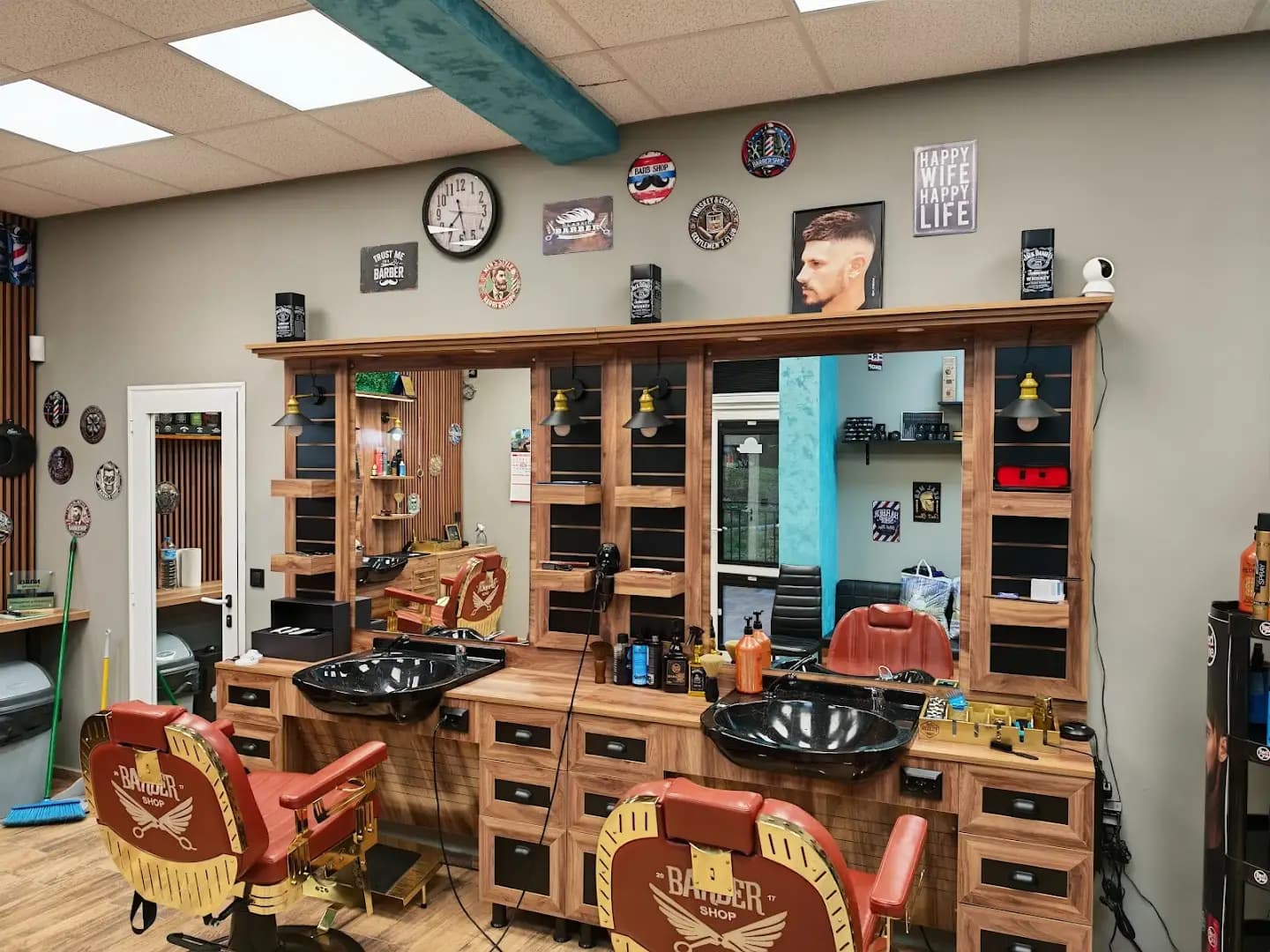 BARBER SHOP STYLE