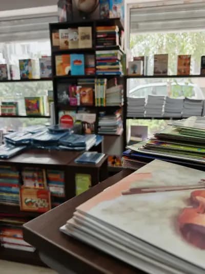 КНИЖАРНИЦА "Хирон 3000"