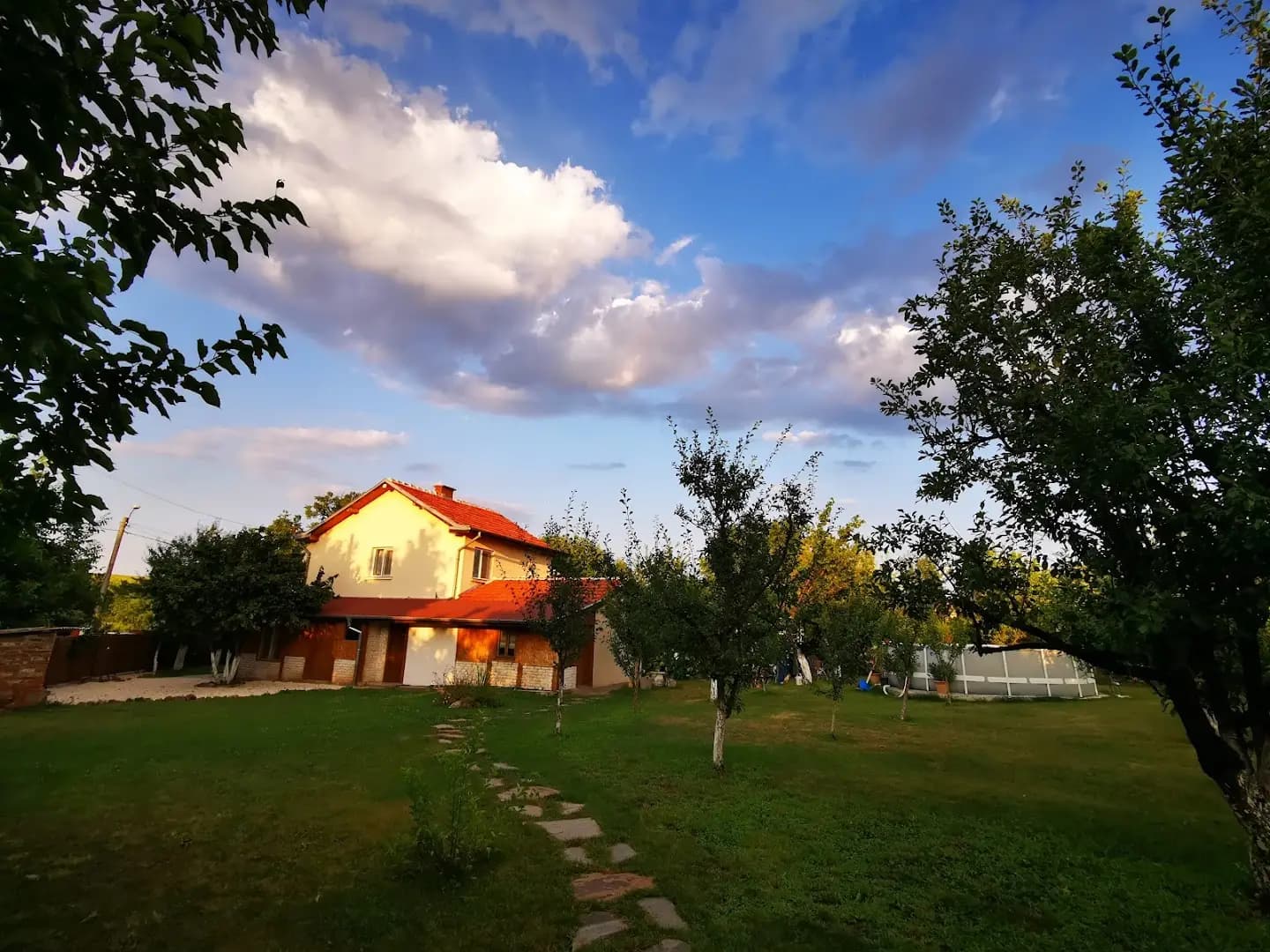 Настевата къща