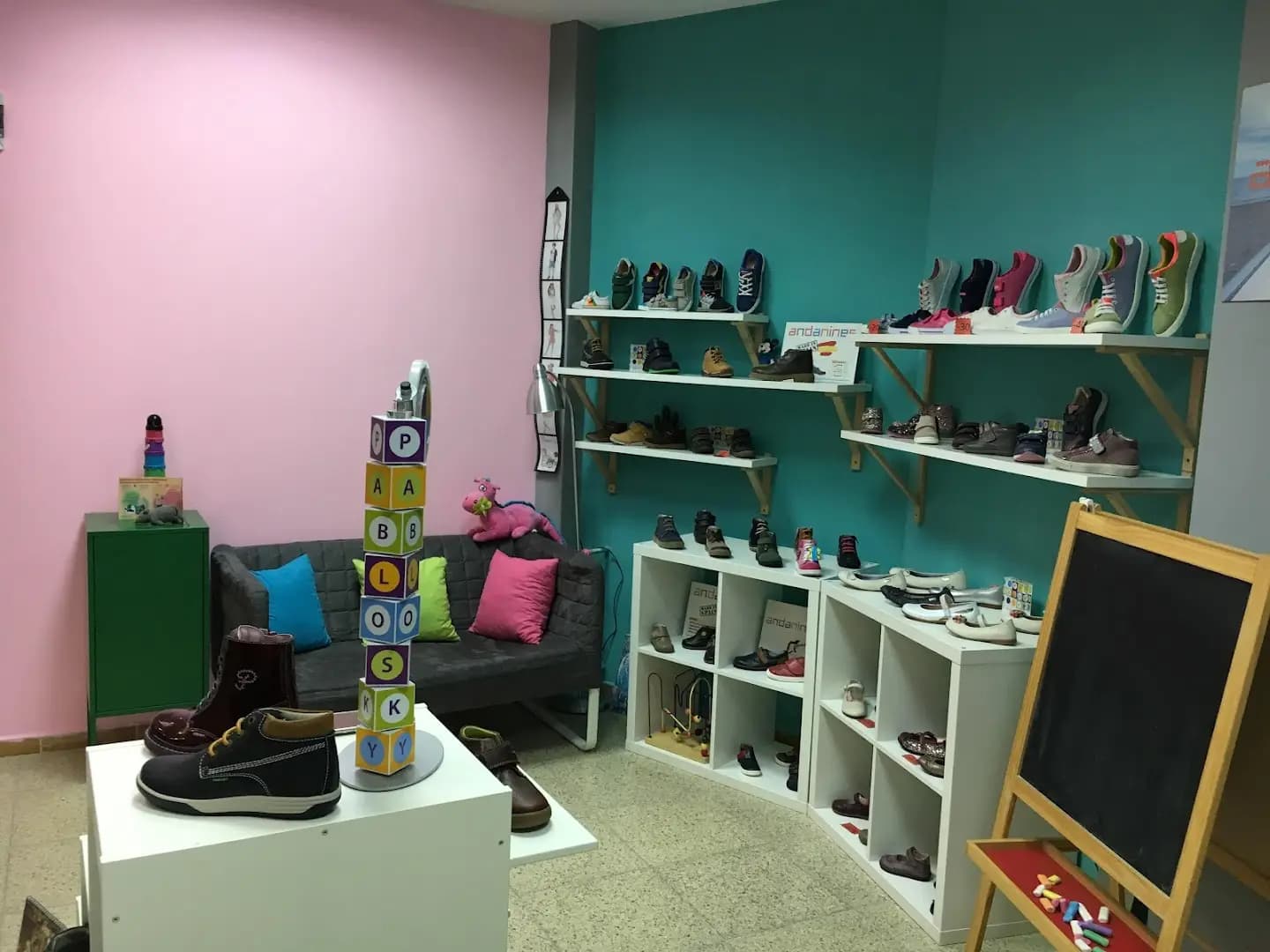 Магазин за детски обувки "Pink&Blue"