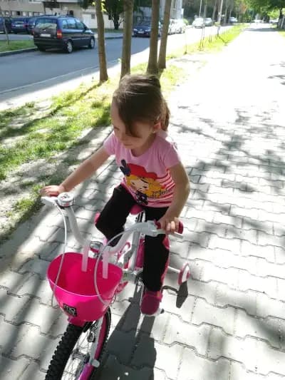 Общинска спортна зала "Иван Вазов"