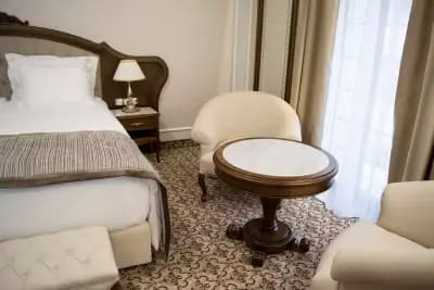 Residence City Garden - Certificate of Excellence Top 10 BEST Five-Stars City Hotels for 2024 awarded by HTIF
