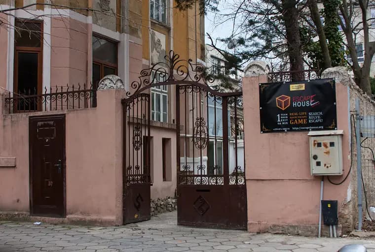 ESCAPE HOUSE - Escape Room стая във Варна