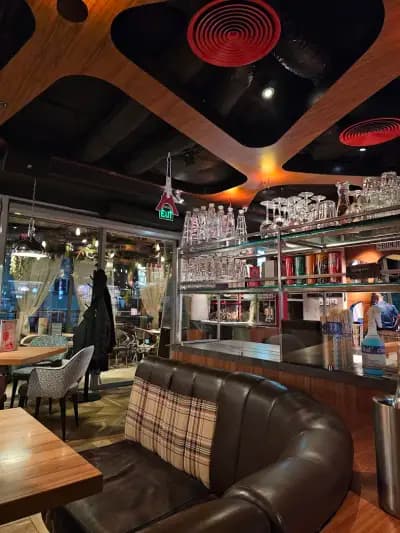 Happy Bar & Grill