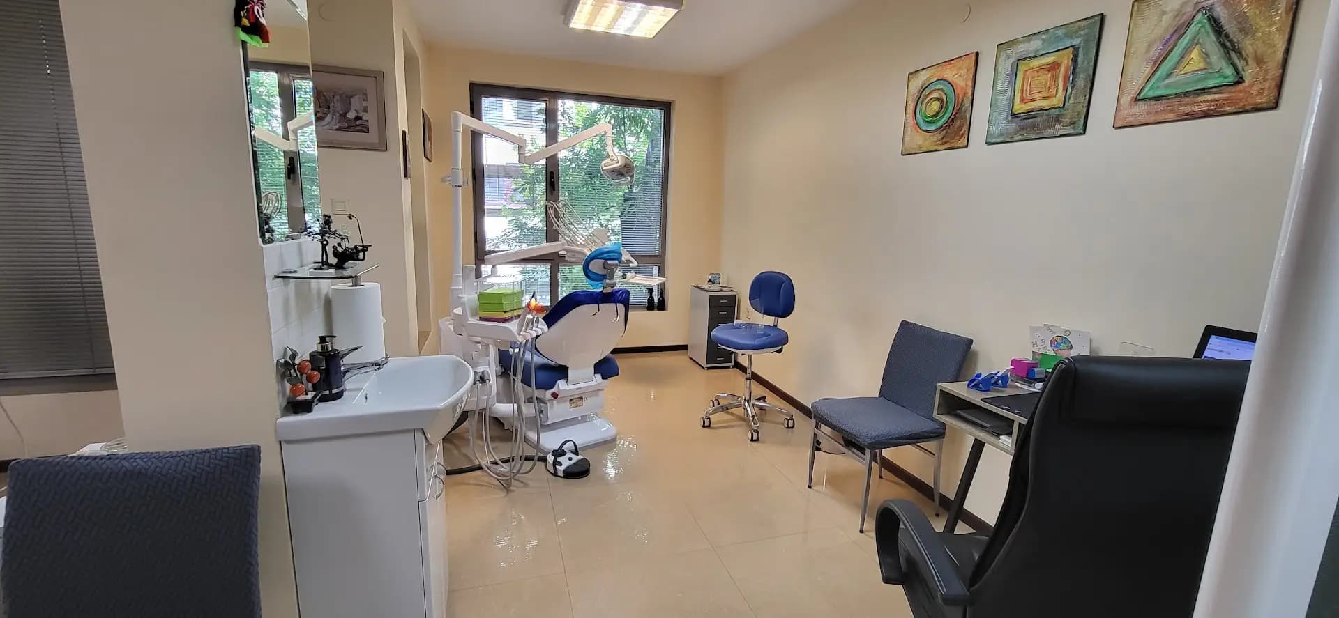 Д-р Велина Атанасова и Д-р Дияна Демирева Дентална практика "V&D dental"