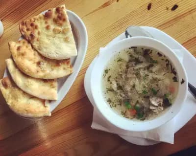 Пицария Сезони - Пица на пещ и Обедно меню