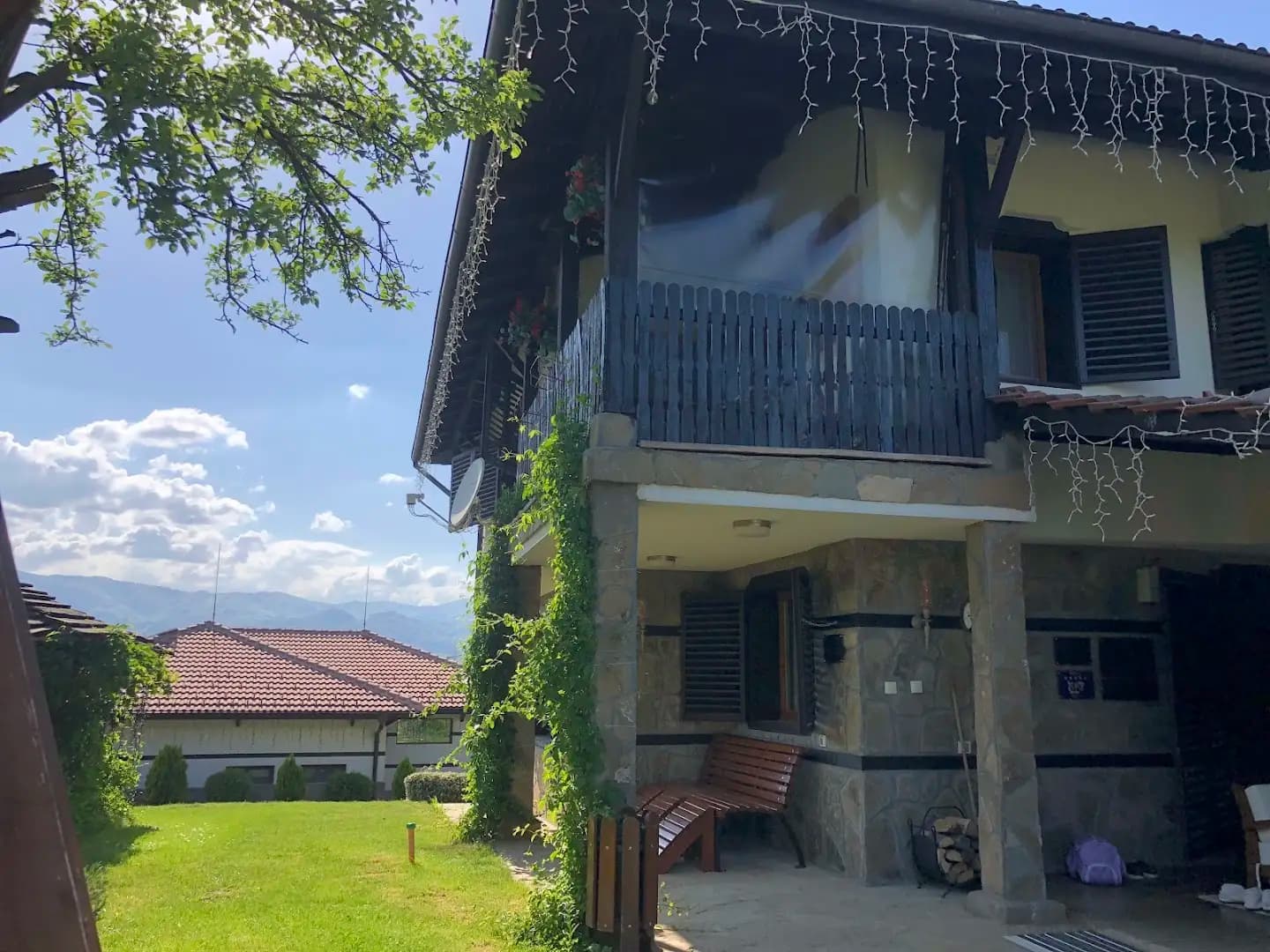 The Sunny House / Слънчевата къща