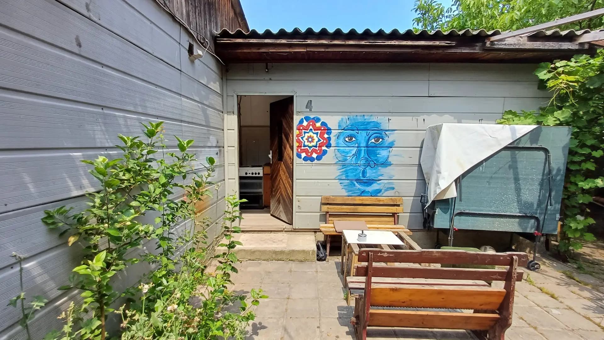 The "HUG Center" HOSTEL of VeloLobby