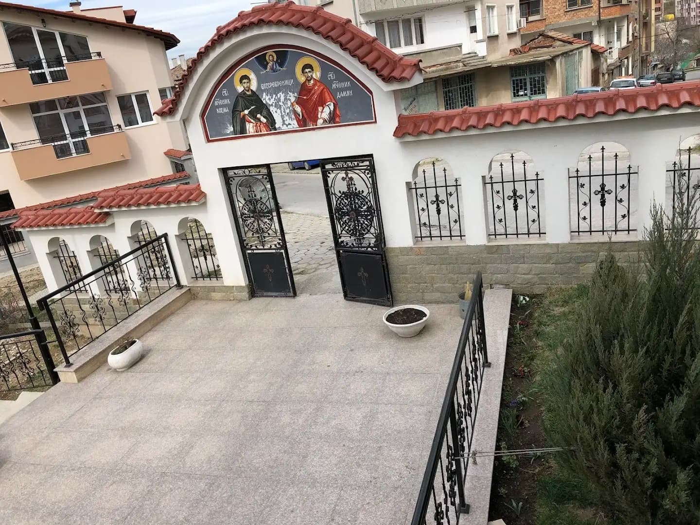Храм „Свети Архангел Михаил“