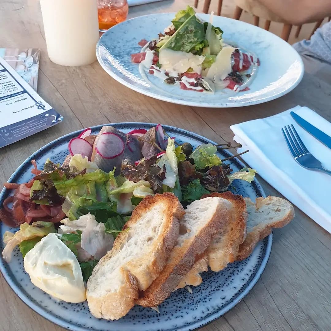 Tutti Beach Restaurant