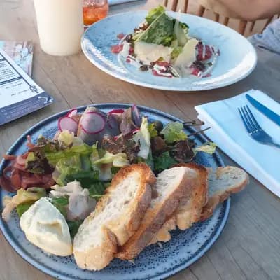 Tutti Beach Restaurant