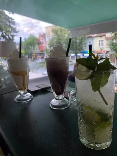 Bar Famous