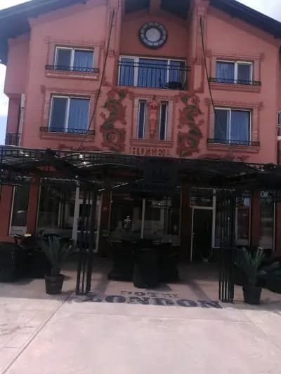 Hotel "London"