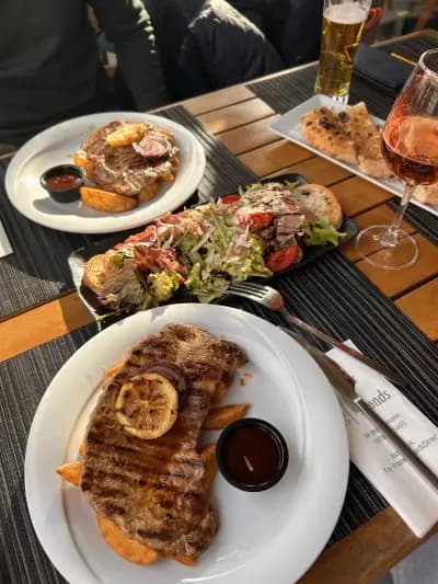 For Friends bar & diner