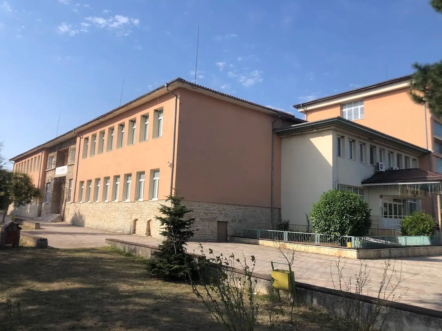 Основно училище „АНТИМ I"