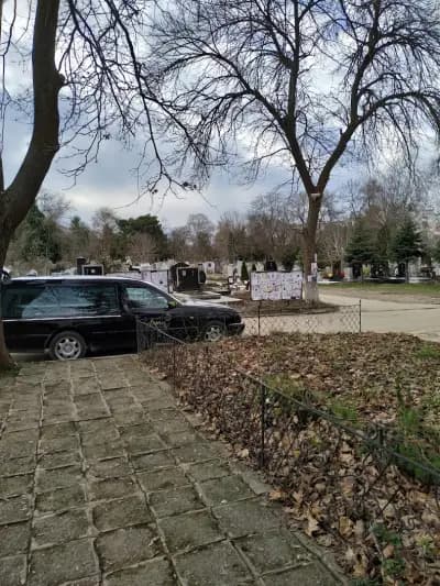 Гробищен парк Чародейка