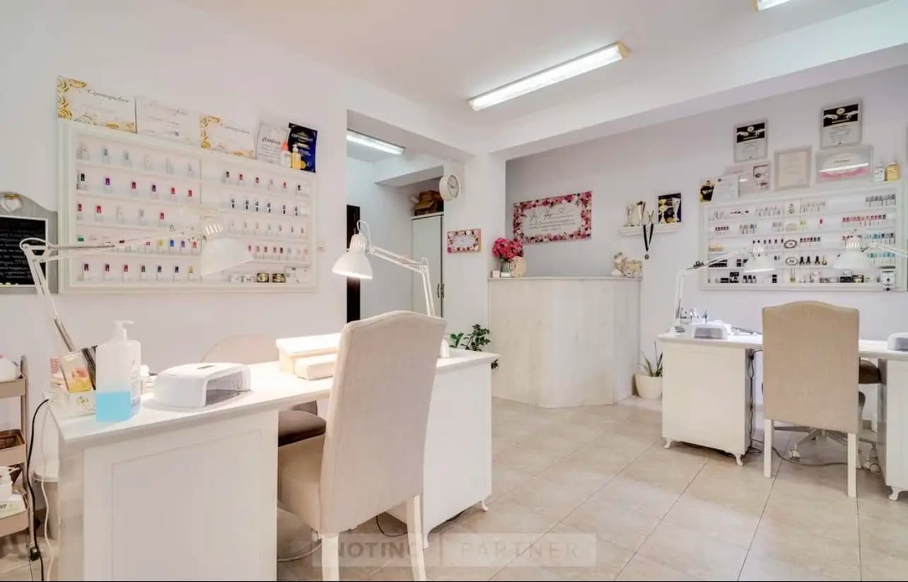 Hri Colors Salon - Курсове по маникюр Стара Загора