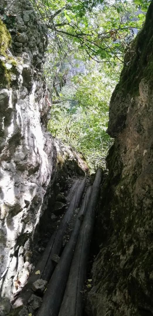 Водопад Момин скок