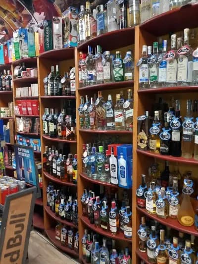 Tobacco Shop Първи петли Хали