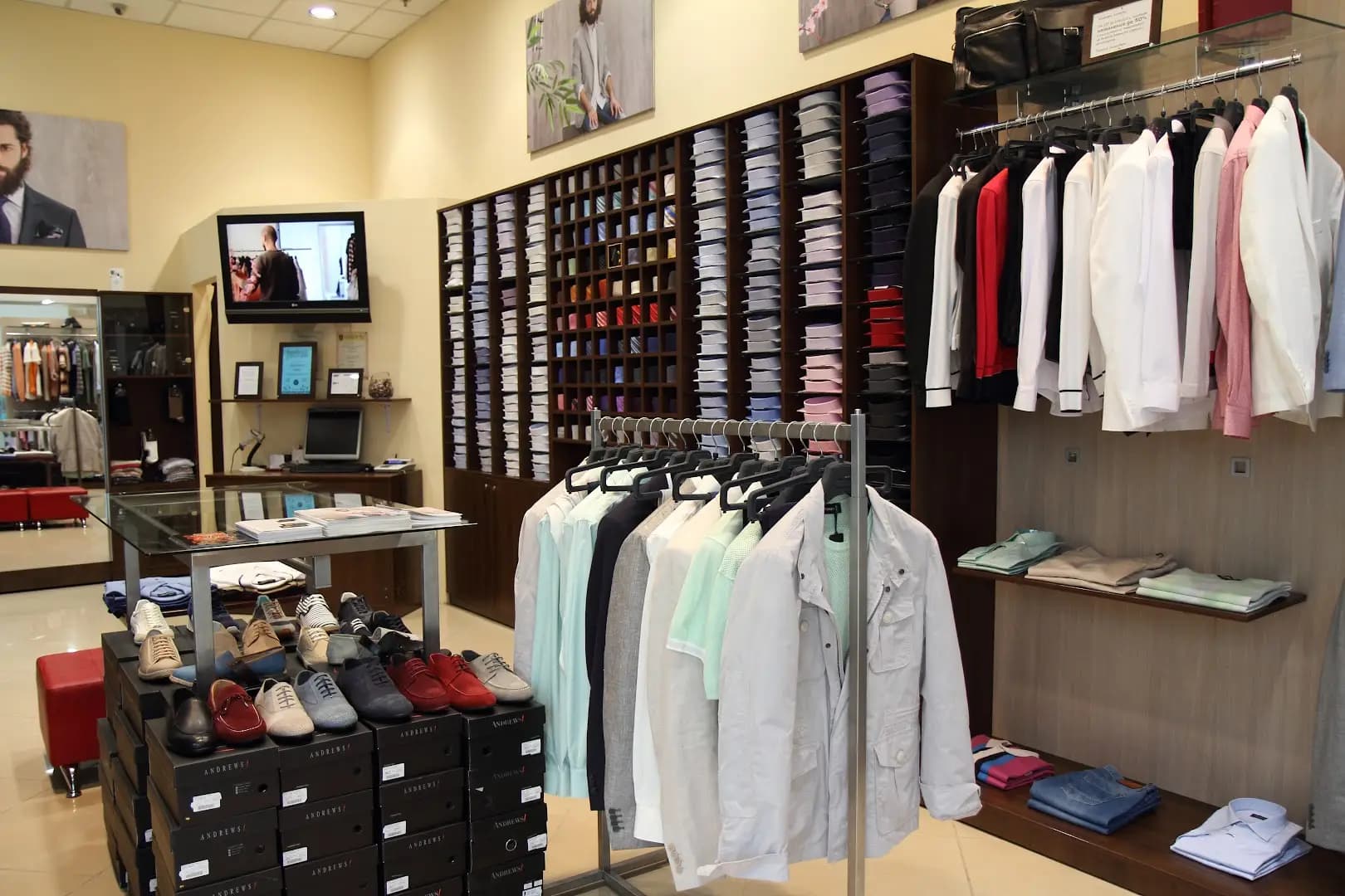 Andrews/ Mall Veliko Tarnovo