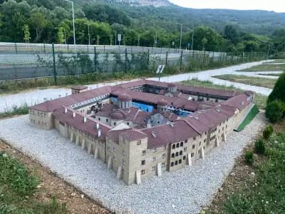 Парк Мини България