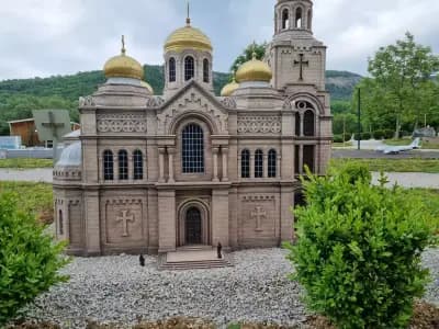 Парк Мини България
