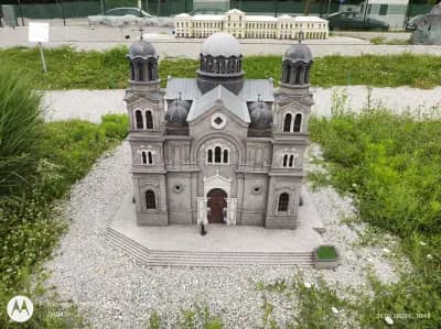 Парк Мини България