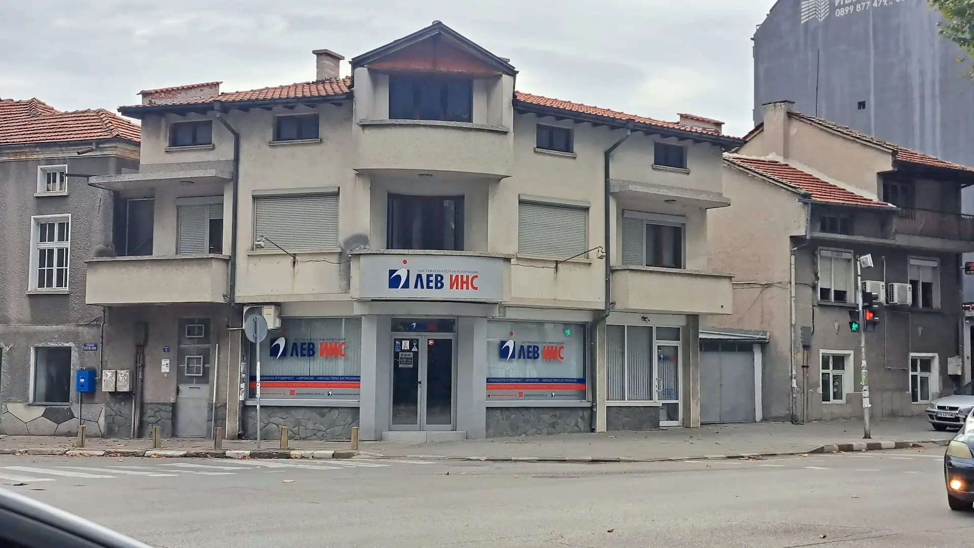 Лев Инс