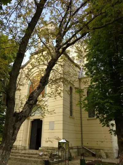 Храм-паметник "Св. св. Кирил и Методий"