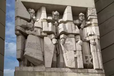 Паметник „Създатели на българската държава“ град Шумен