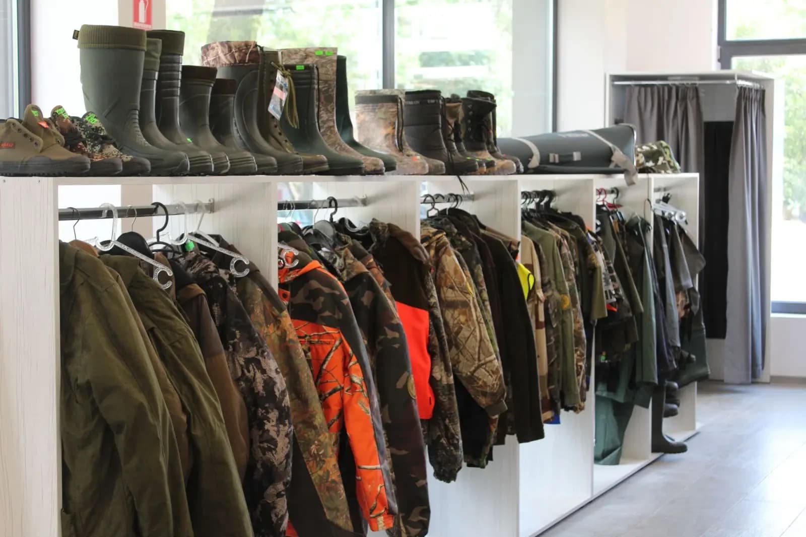Ловно-рибарски магазин КАРОТО, hunting and fishing shop KAROTO